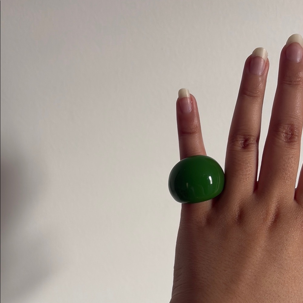 BNWOT glass blown Green Statement Ring in size 5